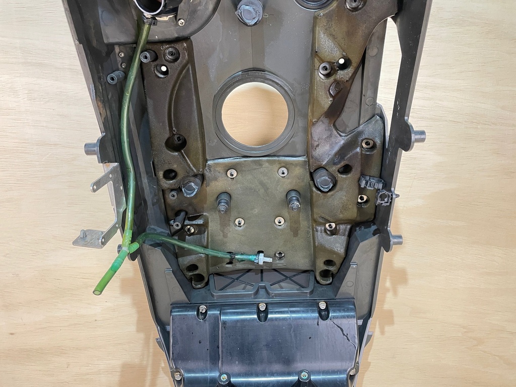 Evinrude Etec G2 150HP 2.7L Top Center Frame Kit Plastic Assembly 5010138