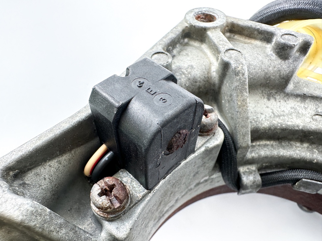 2003 Yamaha 225 HP 4 Stroke Outboard Coil Pulser Base Stator Assembly 69J-81460-01-00 OEM