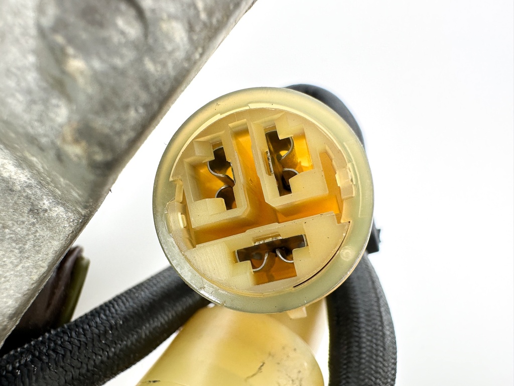 2003 Yamaha 225 HP 4 Stroke Outboard Coil Pulser Base Stator Assembly 69J-81460-01-00 OEM