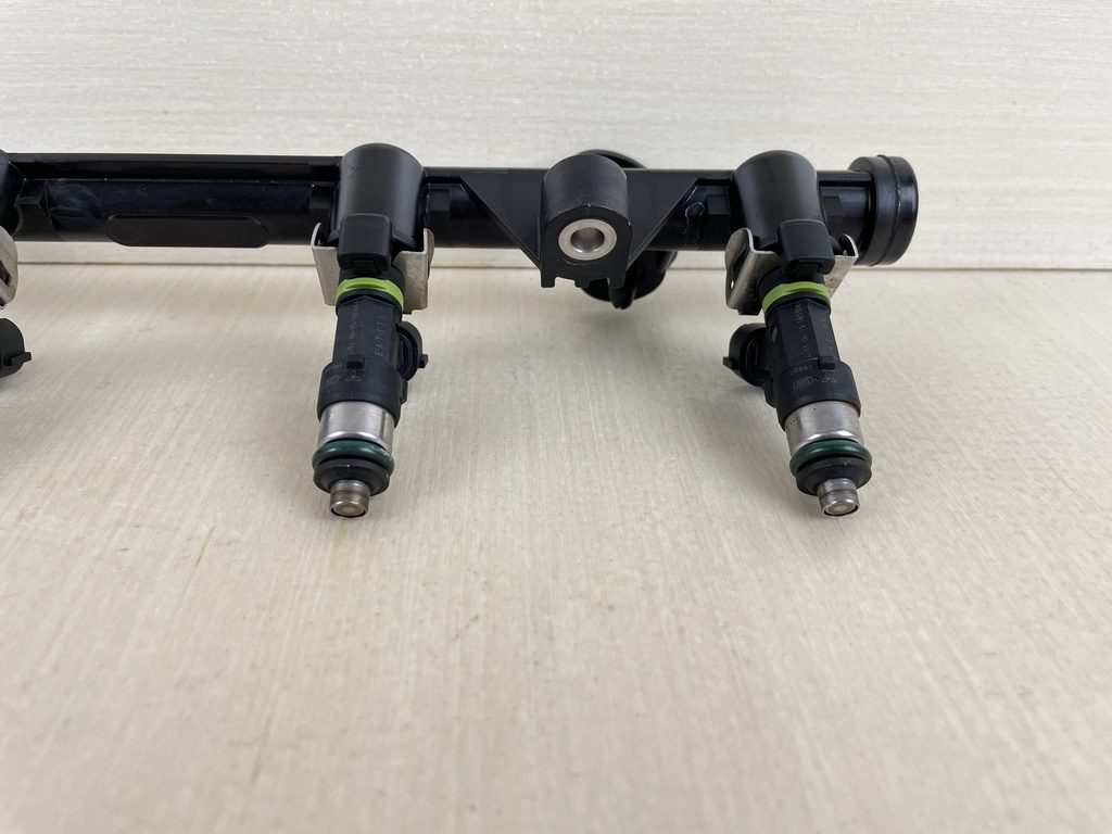 2015 Yamaha 115HP 4 Stroke Outboard Fuel Injector Set With Delivery Pipe 6EK-13761-00-00