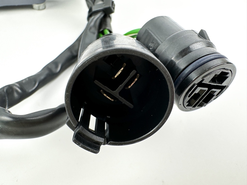 2003 Yamaha 225 HP 4 Stroke Outboard Rectifier & Regulator 69J-81960-10-00 OEM