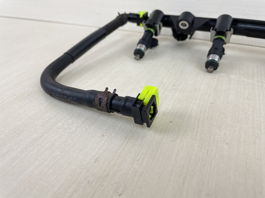 2015 Yamaha 115HP 4 Stroke Outboard Fuel Injector Set With Delivery Pipe 6EK-13761-00-00