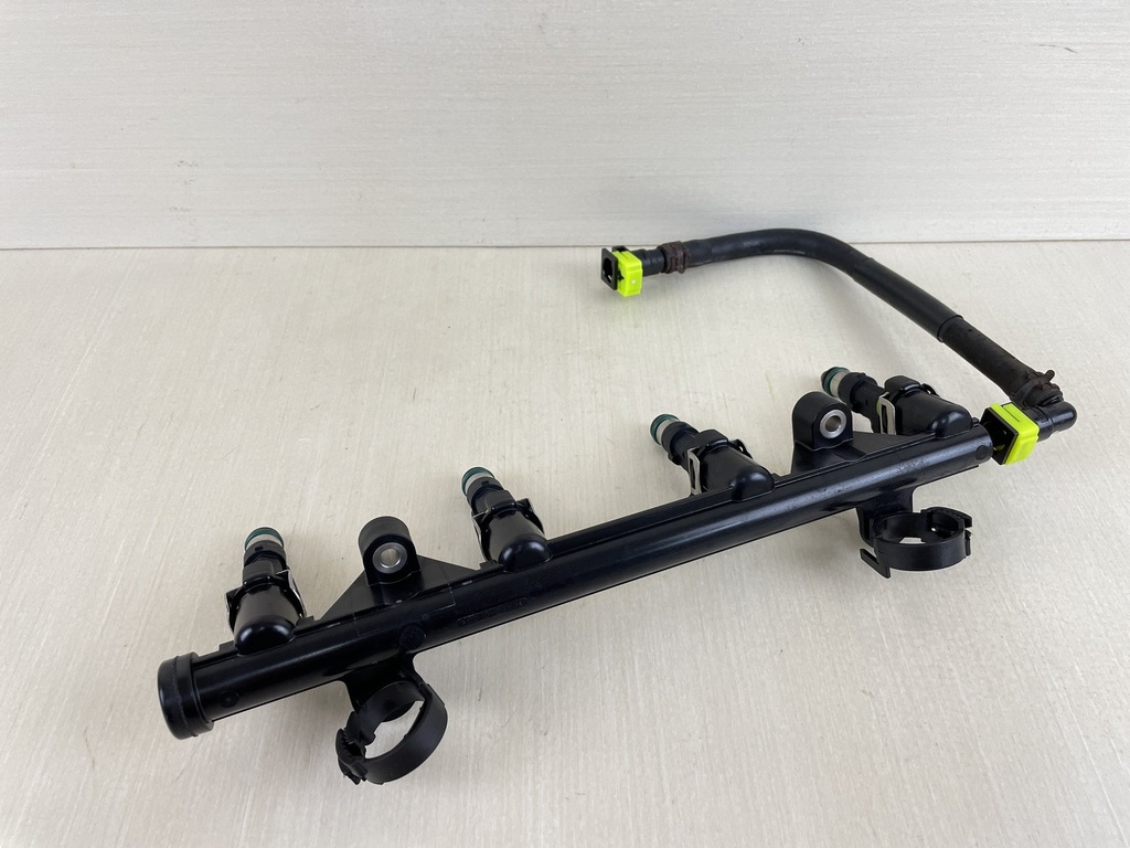 2015 Yamaha 115HP 4 Stroke Outboard Fuel Injector Set With Delivery Pipe 6EK-13761-00-00