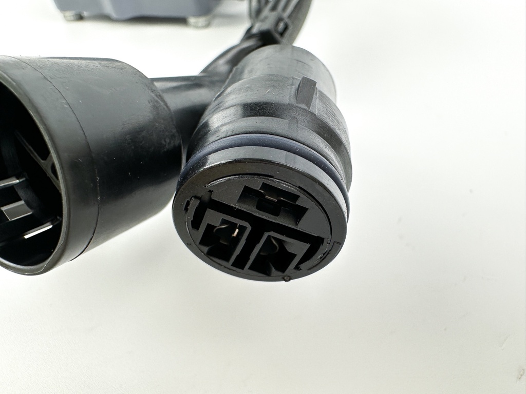 2003 Yamaha 225 HP 4 Stroke Outboard Rectifier & Regulator 69J-81960-10-00 OEM