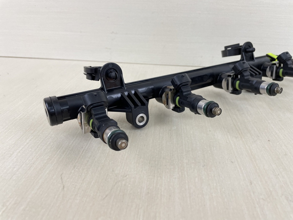 2015 Yamaha 115HP 4 Stroke Outboard Fuel Injector Set With Delivery Pipe 6EK-13761-00-00