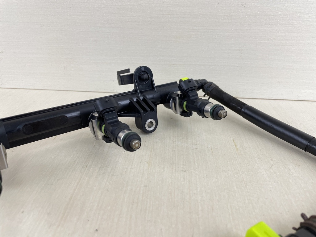 2015 Yamaha 115HP 4 Stroke Outboard Fuel Injector Set With Delivery Pipe 6EK-13761-00-00