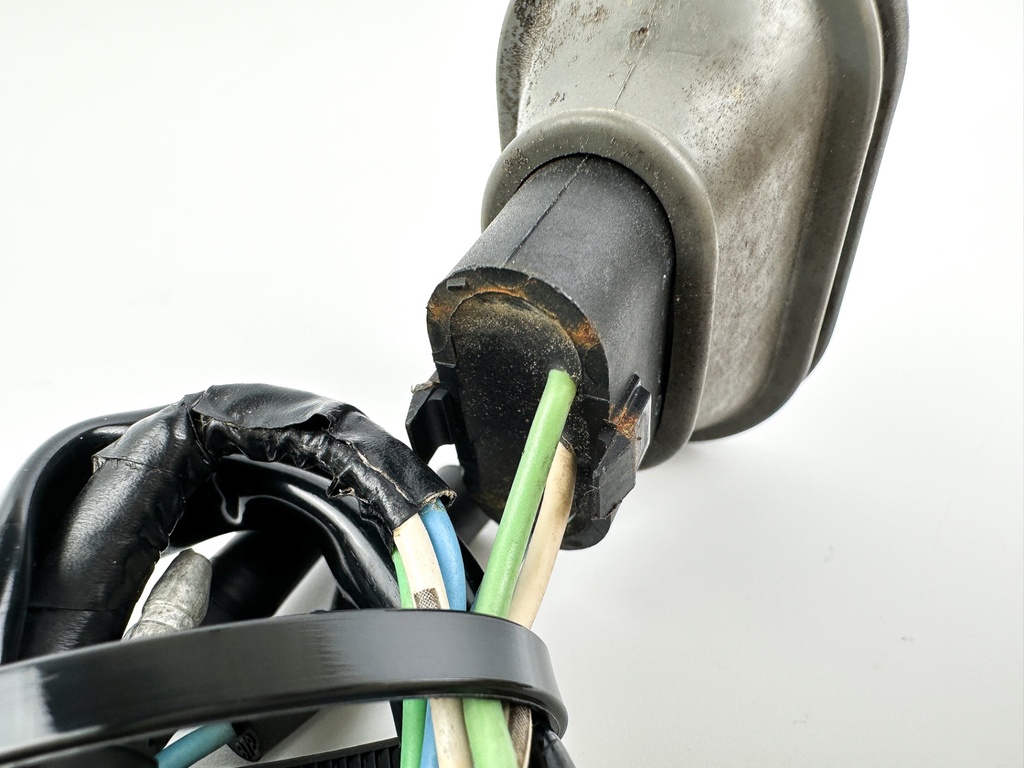 2002 Honda 50 HP 4 Stroke Outboard Trim Switch 35640-ZV5-824 OEM