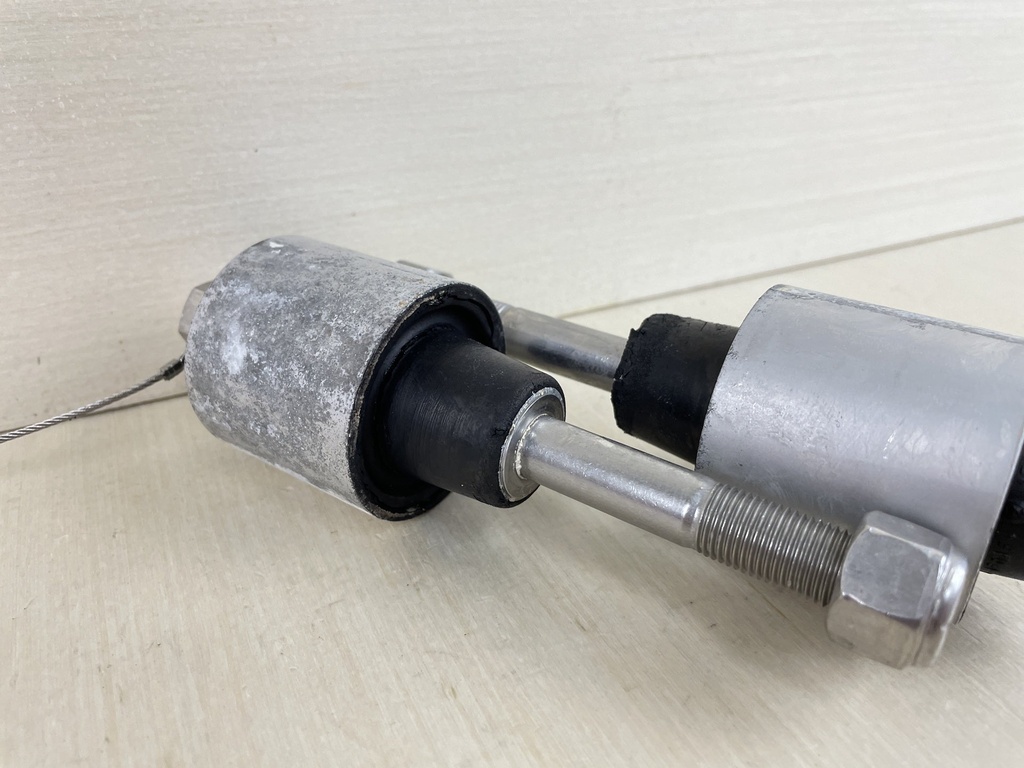 2007 Mercury 150HP Optimax 2 Stroke Outboard Lower Engine Mount Set 77327