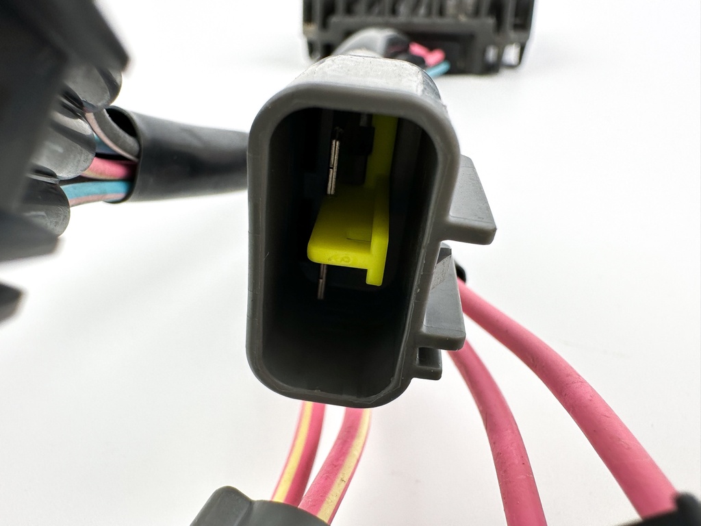 2003 Yamaha 225 HP 4 Stroke Outboard Drive Unit Assembly 69J-83306-00-00 Tested