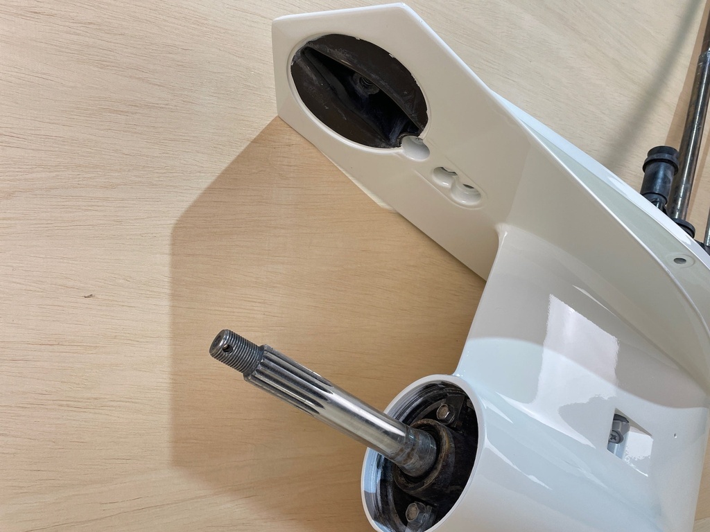 Evinrude Etec 115HP V4 25" Lower Unit Gear Case