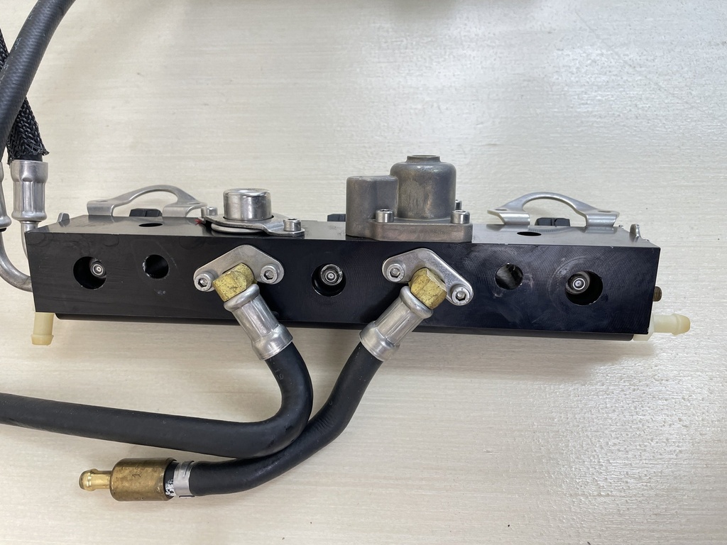 2007 Mercury 150HP 2 Stroke Outboard Fuel Rail Assembly Complete 895752T04