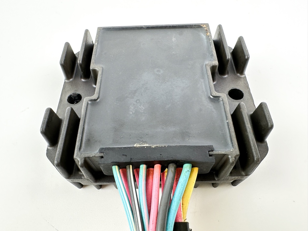 2003 Yamaha 225 HP 4 Stroke Outboard Drive Unit Assembly 69J-83306-00-00 OEM