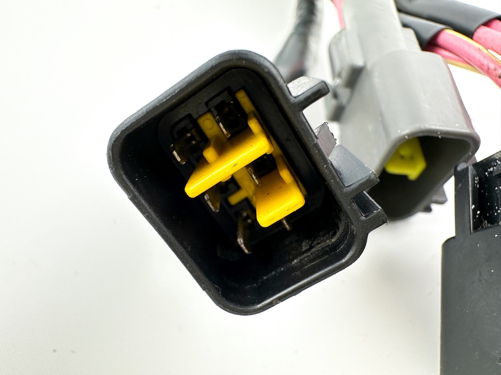 2003 Yamaha 225 HP 4 Stroke Outboard Drive Unit Assembly 69J-83306-00-00 OEM