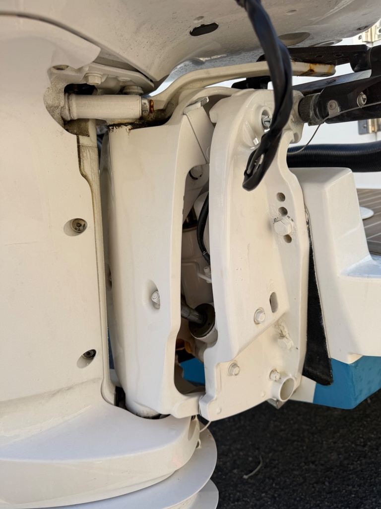 Yamaha F300 300HP Outboard Engine Triple Set W/ Controls - 1500 Hours