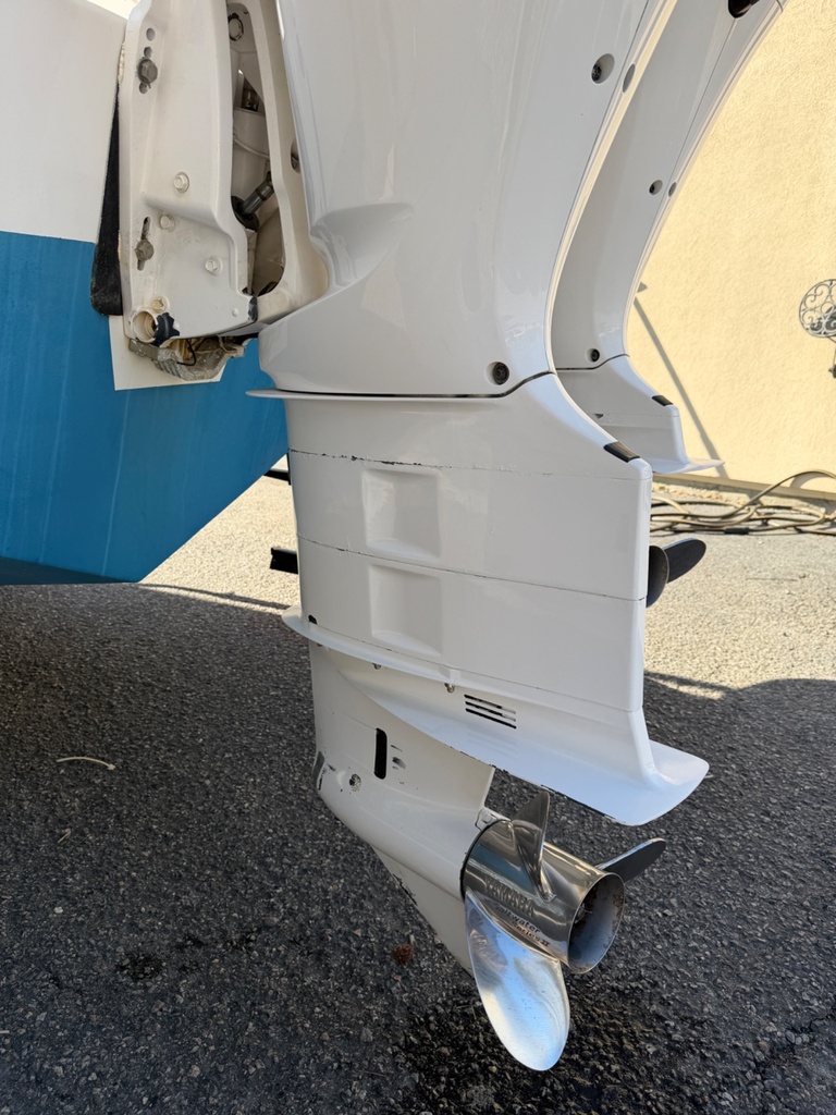 Yamaha F300 300HP Outboard Engine Triple Set W/ Controls - 1500 Hours