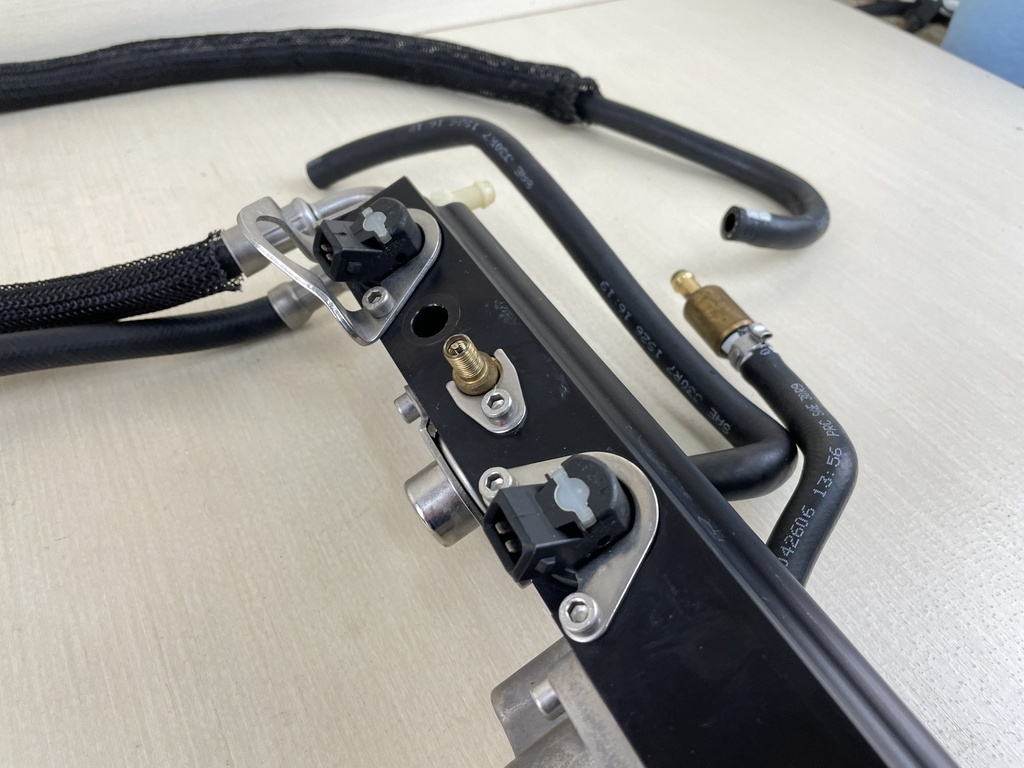 2007 Mercury 150HP 2 Stroke Outboard Fuel Rail Assembly Complete 895752T04