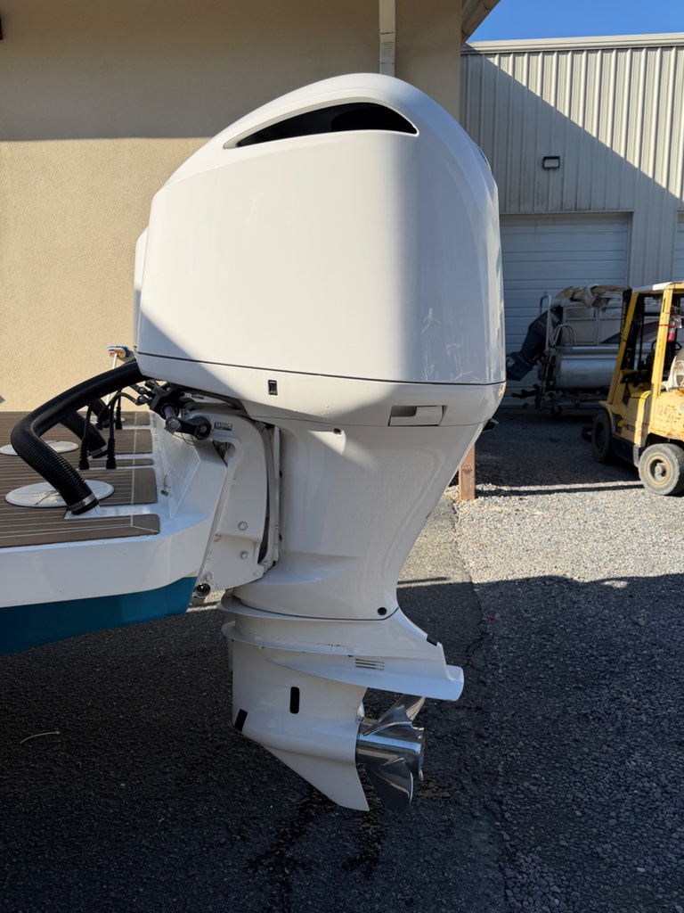 Yamaha F300 300HP Outboard Engine Triple Set W/ Controls - 1500 Hours