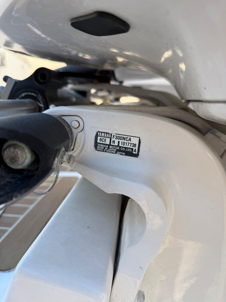 Yamaha F300 300HP Outboard Engine Triple Set W/ Controls - 1500 Hours