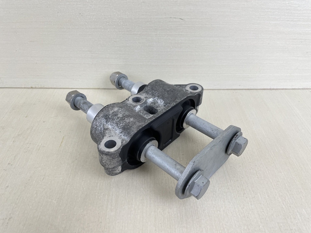 2015 Yamaha 115HP 4 Stroke Outboard Upper Side Mount Damper W/ Bolts 6EK-44514-00-00