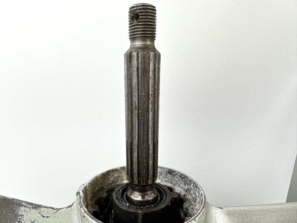 2004 Honda 40 HP 4 Stroke Outboard Lower Unit Gear Case 41100-ZW4-H16ZA