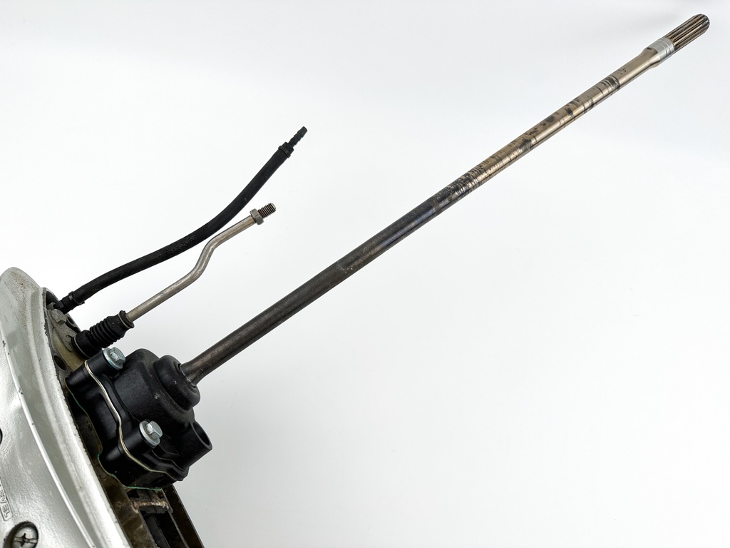 2004 Honda 40 HP 4 Stroke Outboard Lower Unit Gear Case 41100-ZW4-H16ZA