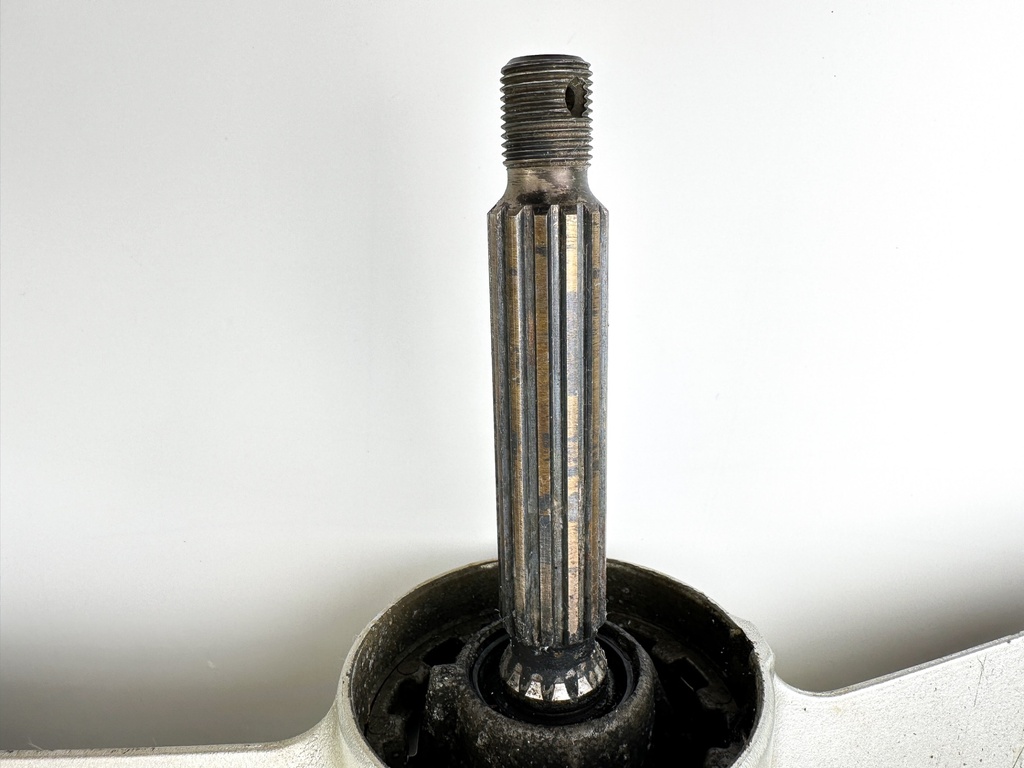 01-07 Honda 40 50 HP 4 Stroke Outboard 20" Lower Unit Gear Case 41100-ZW4-H16ZA