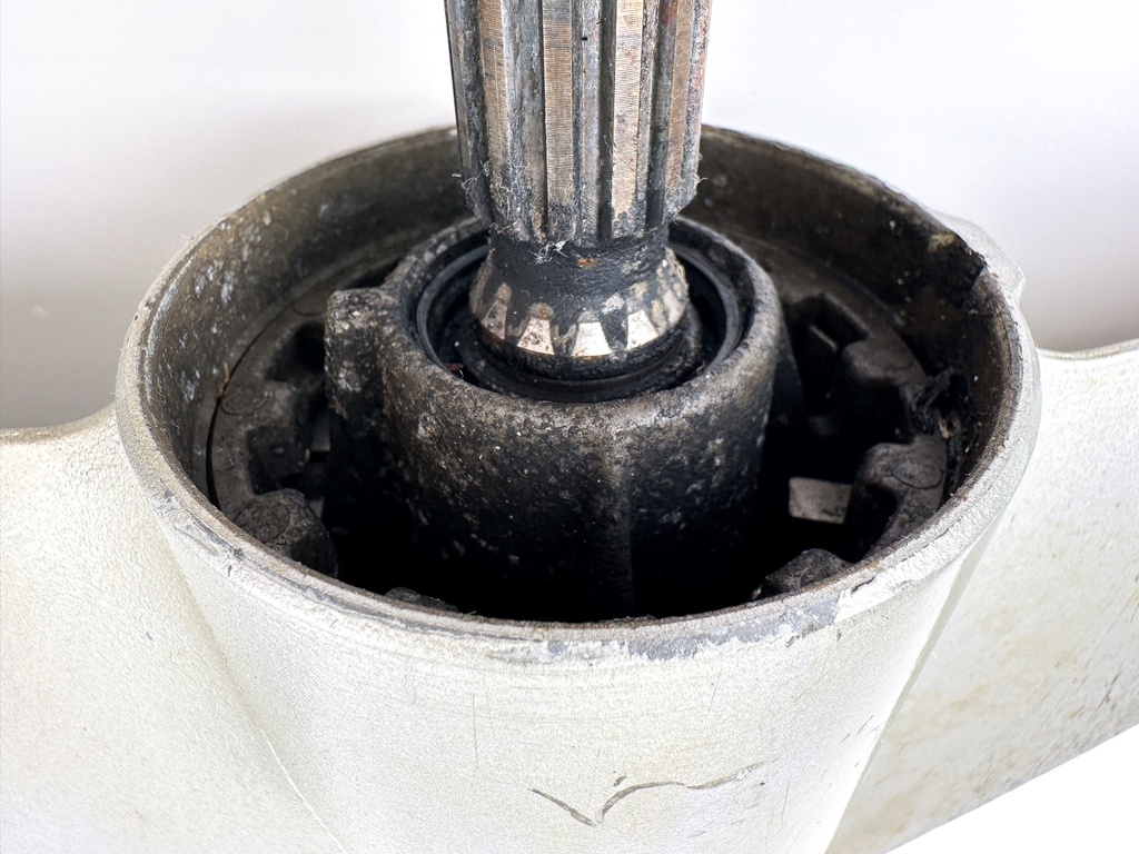 01-07 Honda 40 50 HP 4 Stroke Outboard 20" Lower Unit Gear Case 41100-ZW4-H16ZA