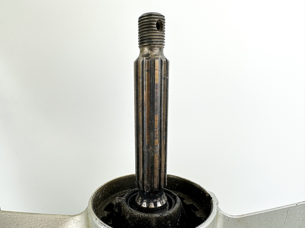 01-07 Honda 40 50 HP 4 Stroke Outboard 20" Lower Unit Gear Case 41100-ZW4-H16ZA