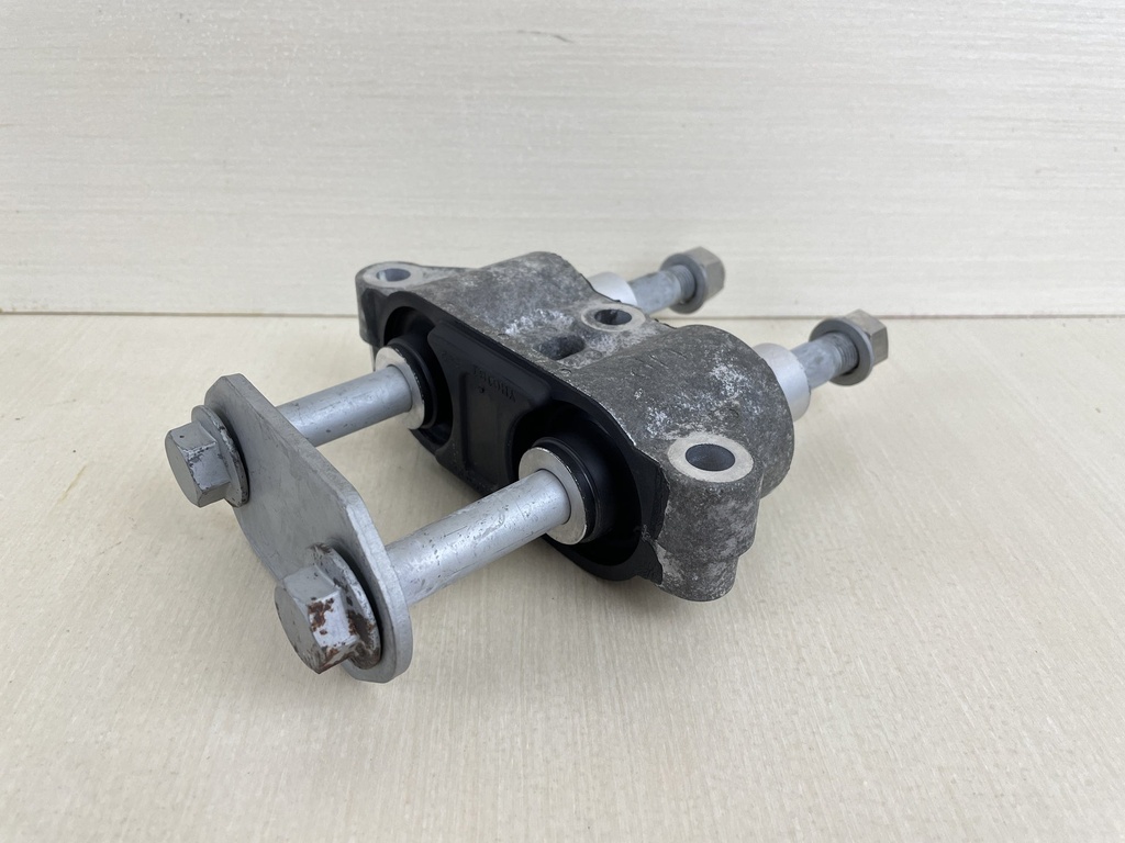 2015 Yamaha 115HP 4 Stroke Outboard Upper Side Mount Damper W/ Bolts 6EK-44514-00-00