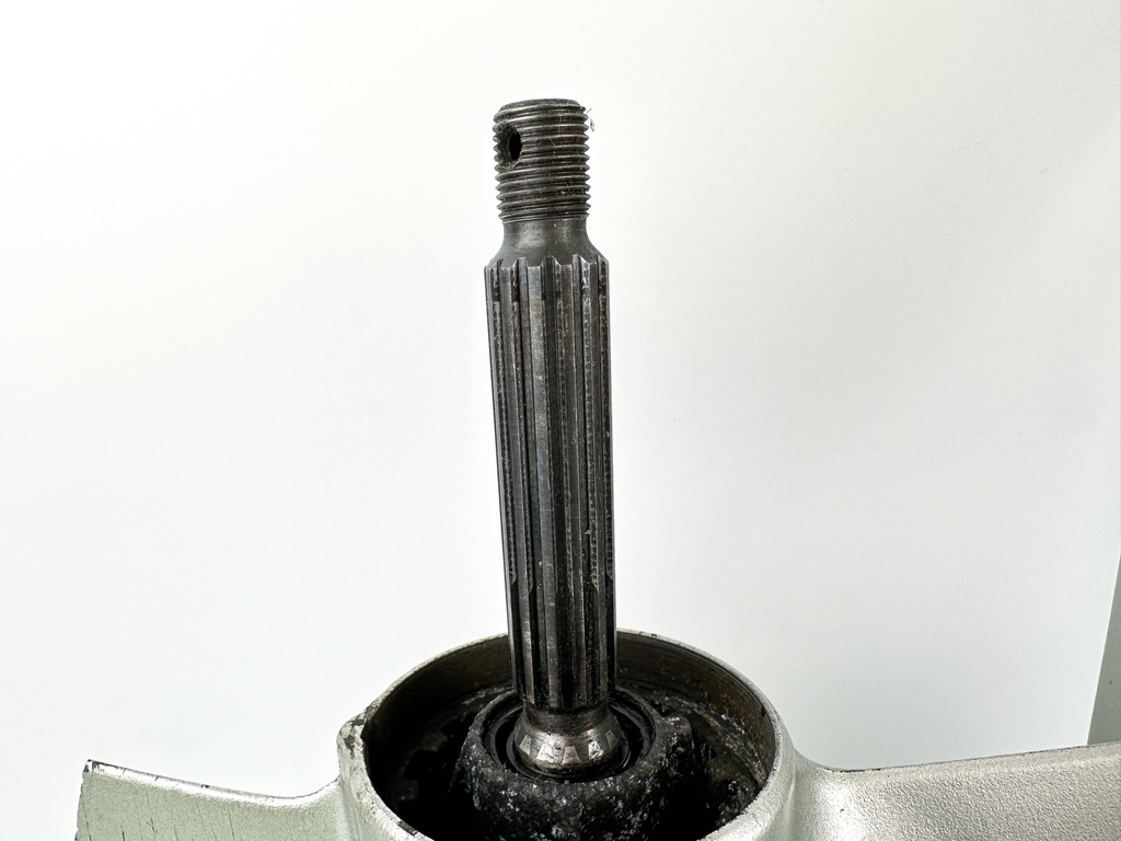 1998 Honda 50HP 4 Stroke Outboard 20" L Lower Unit Gear Case RH 41100-ZW4-H13ZA