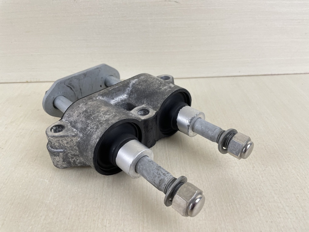 2015 Yamaha 115HP 4 Stroke Outboard Upper Side Mount Damper W/ Bolts 6EK-44514-00-00