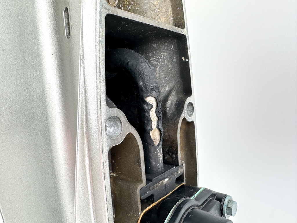 1998 Honda 50HP 4 Stroke Outboard 20" L Lower Unit Gear Case RH 41100-ZW4-H13ZA