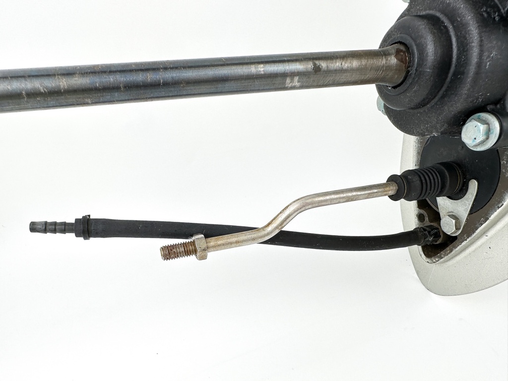 1998 Honda 50HP 4 Stroke Outboard 20" L Lower Unit Gear Case RH 41100-ZW4-H13ZA