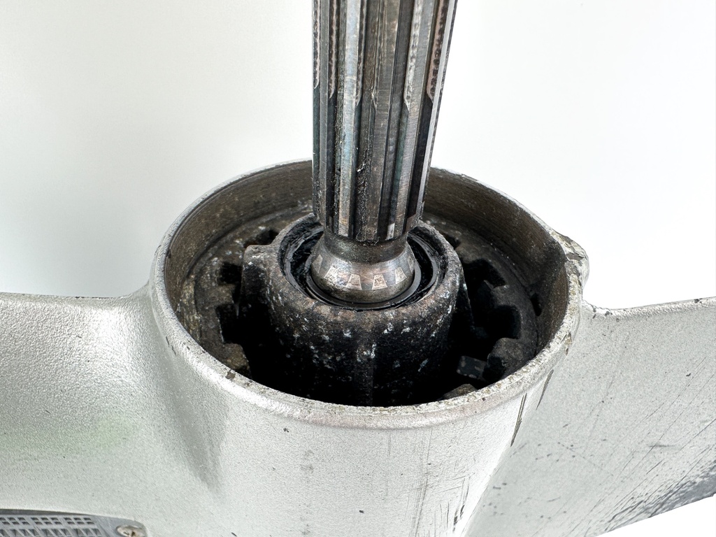 1998 Honda 50HP 4 Stroke Outboard 20" L Lower Unit Gear Case RH 41100-ZW4-H13ZA