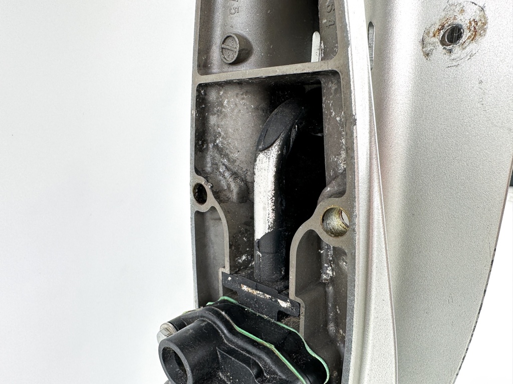 01-07 Honda 40 50 HP 4 Stroke Outboard 20" Lower Unit Gear Case 41100-ZW4-H16ZA