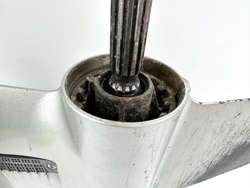 01-07 Honda 40 50 HP 4 Stroke Outboard 20" Lower Unit Gear Case 41100-ZW4-H16ZA