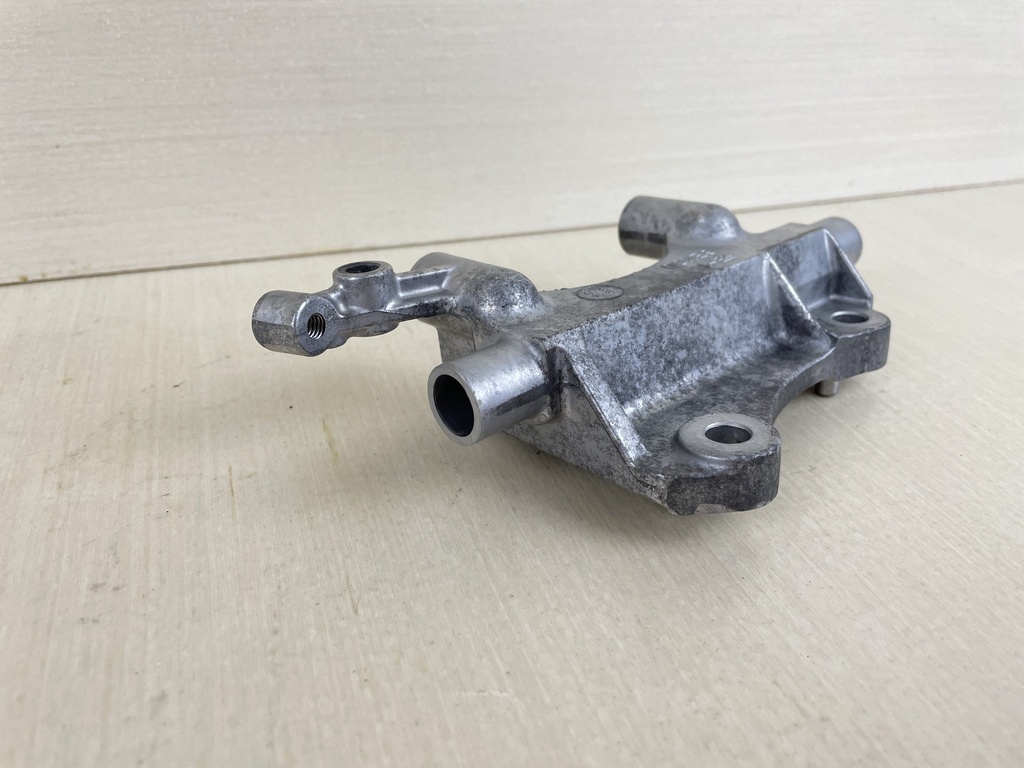 2015 Yamaha 115HP 4 Stroke Outboard Starting Starter Motor Bracket 6EK-81822-00-00