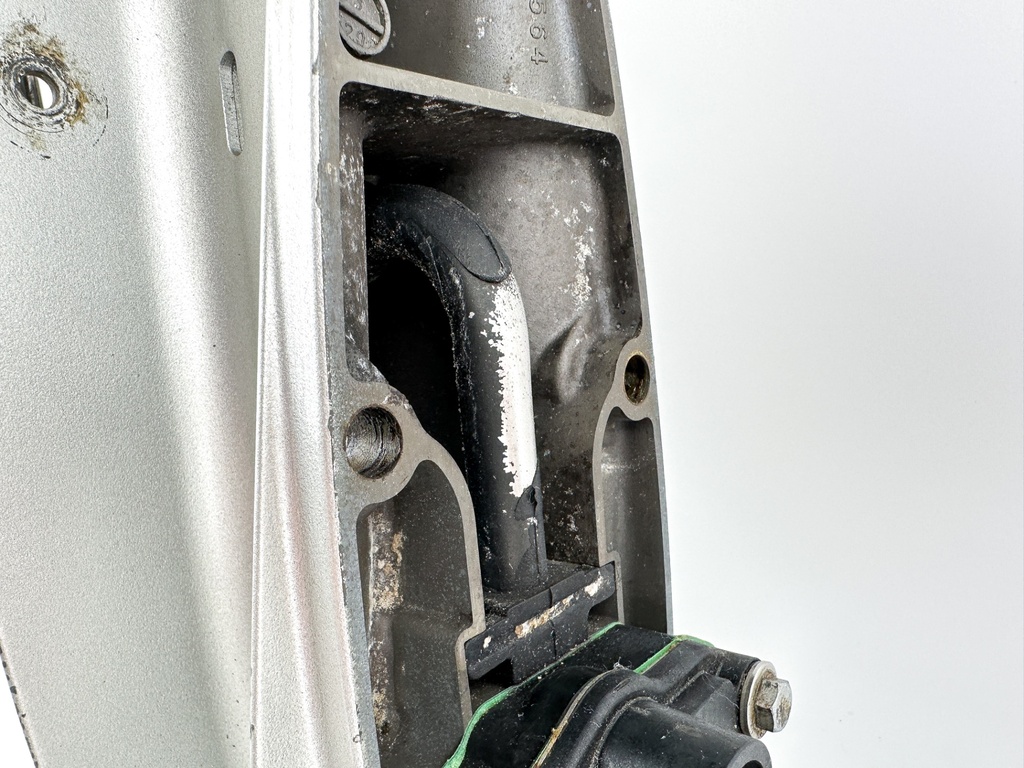 01-07 Honda 40 50 HP 4 Stroke Outboard 20" Lower Unit Gear Case 41100-ZW4-H16ZA