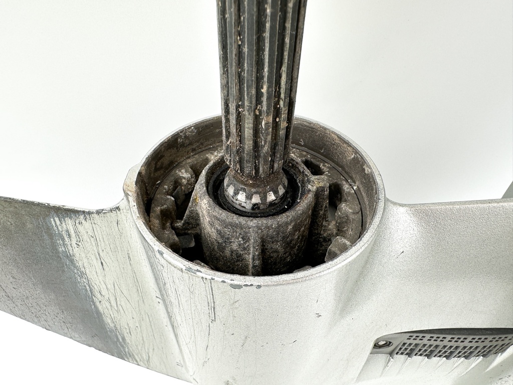 01-07 Honda 40 50 HP 4 Stroke Outboard 20" Lower Unit Gear Case 41100-ZW4-H16ZA