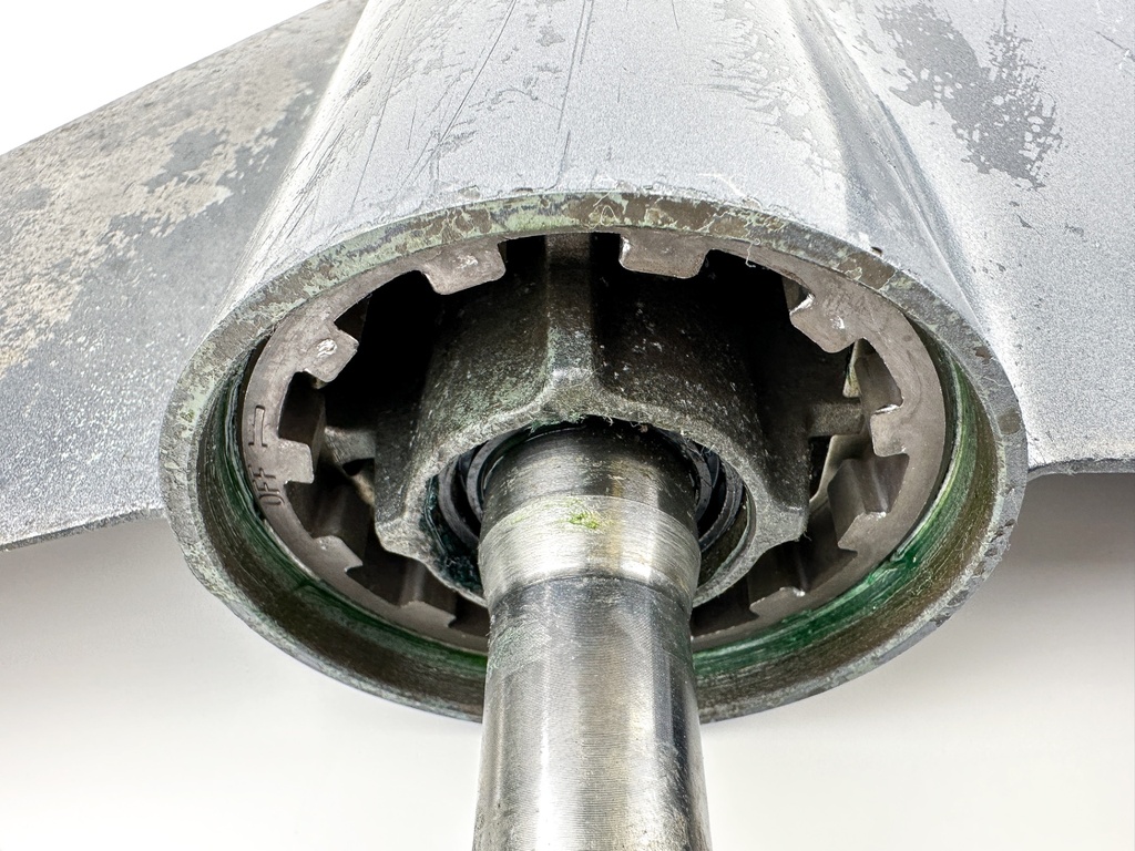 2000-14 Yamaha 115HP 4 Stroke Outboard 25" Lower Unit Gear Case - Counter LH