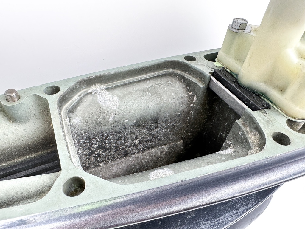 2000-14 Yamaha 115HP 4 Stroke Outboard 25" Lower Unit Gear Case - Counter LH