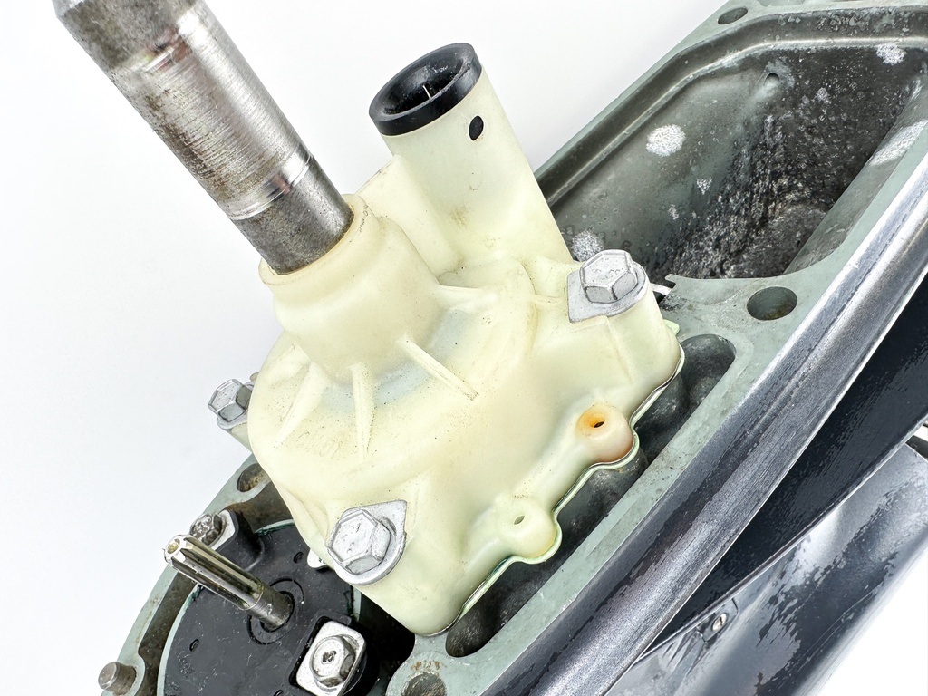 2000-14 Yamaha 115HP 4 Stroke Outboard 25" Lower Unit Gear Case - Counter LH