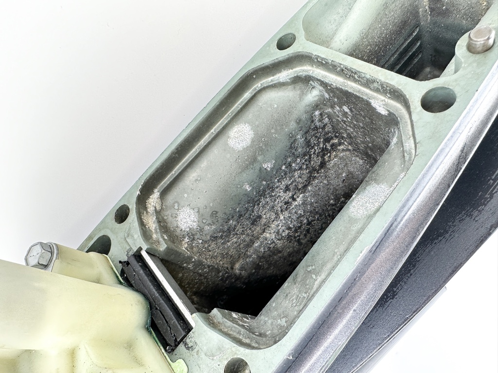 2000-14 Yamaha 115HP 4 Stroke Outboard 25" Lower Unit Gear Case - Counter LH