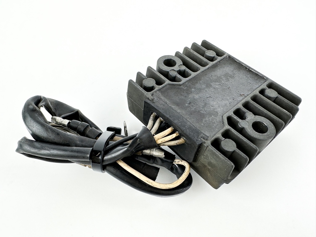 1996 Honda 40 HP 4 Stroke Outboard Rectifier & Regulator 31600-ZV5-003 OEM
