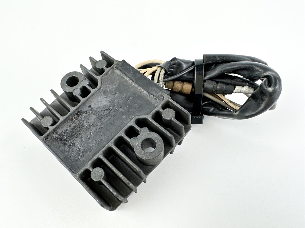 1996 Honda 40 HP 4 Stroke Outboard Rectifier & Regulator 31600-ZV5-003 OEM