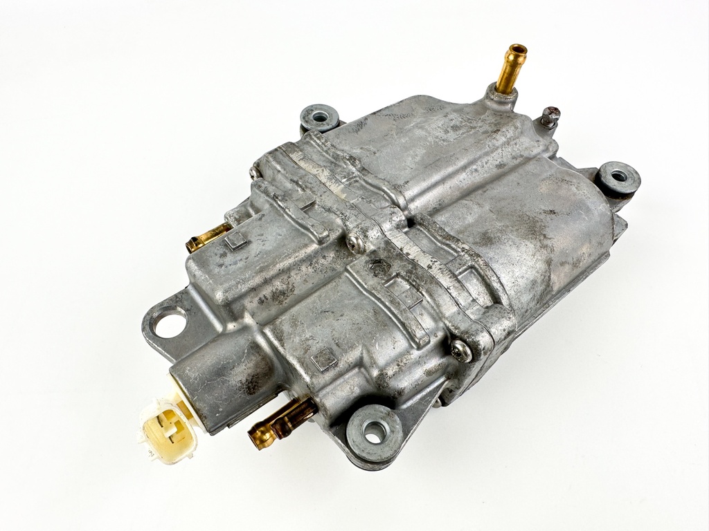 2009 Suzuki 100 HP 4 Stroke Outboard Vapor Separator Tank VST 15600-90J01 OEM