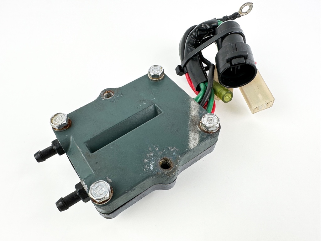 2001 Yamaha 200 HP 2 Stroke Outboard Rectifier & Regulator 67H-81960-00-00 OEM