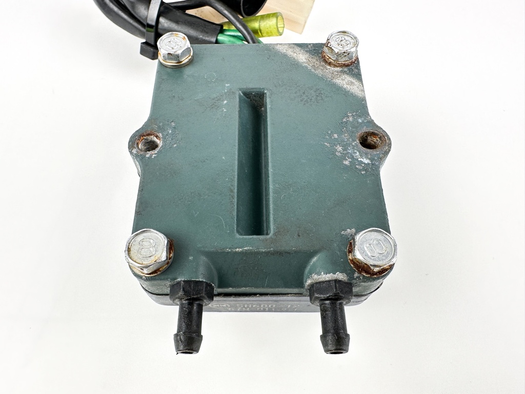 2001 Yamaha 200 HP 2 Stroke Outboard Rectifier & Regulator 67H-81960-00-00 OEM