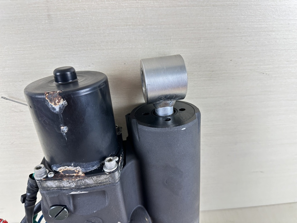 Evinrude Etec 70 90 115 130 HP Outboard Trim & Tilt Assembly 5005756 5008949