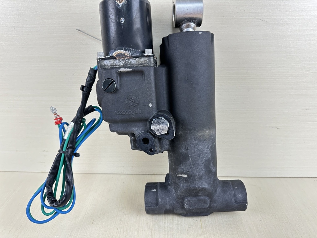 Evinrude Etec 70 90 115 130 HP Outboard Trim & Tilt Assembly 5005756 5008949